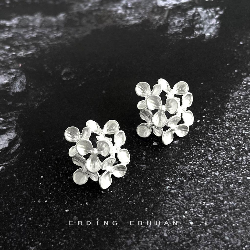 Summer new matte hydrangea flower new earrings fresh and sweet stud earrings Yiwu jewelry supply chain