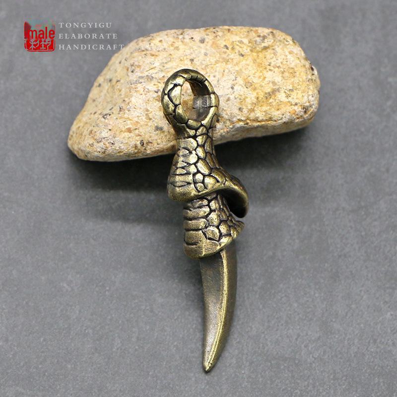 Men's Trendy Copper Dragon Claw & Wolf Tooth Keychain Pendant – European & American Style