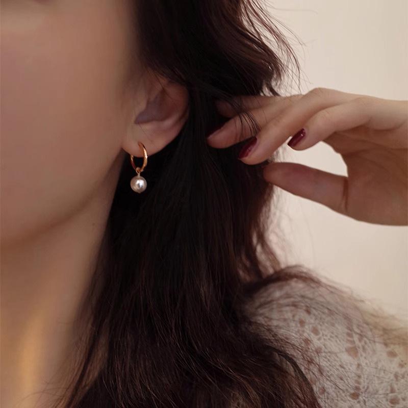 Retro Simple Senior Circle Pearl Earrings Small Exquisite Temperament Versatile Light Luxury Fashionable and Versatile Earrings