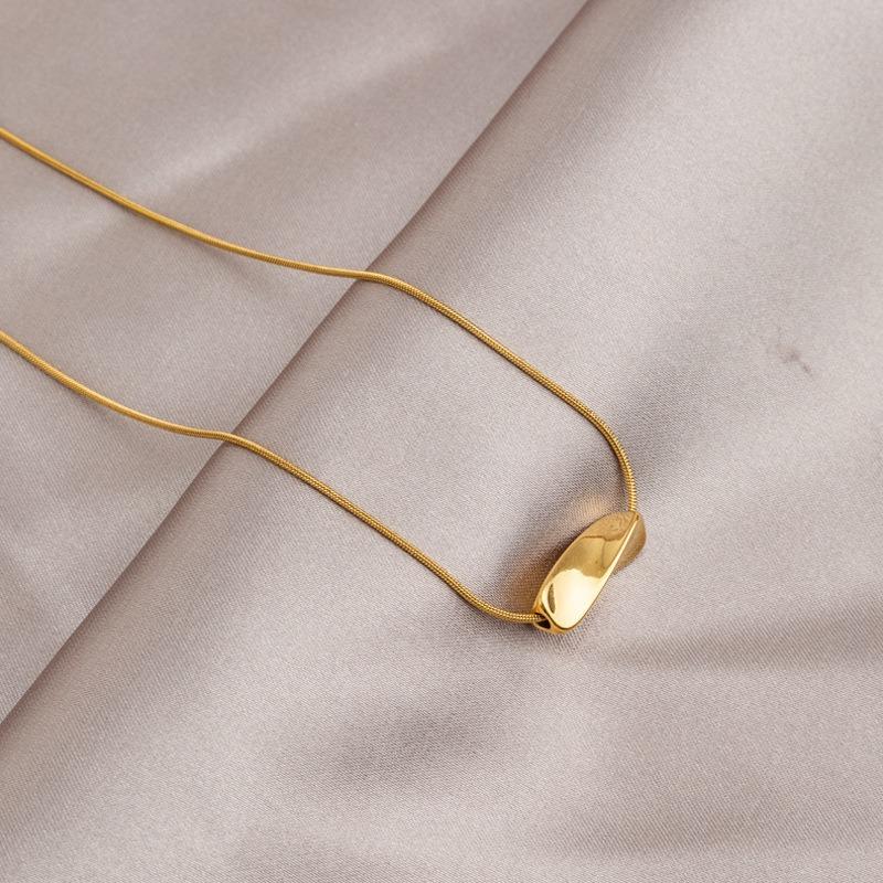 Gold Titanium Steel Clavicle Necklace For Women Light Luxury Versatile Fashion Jewelry