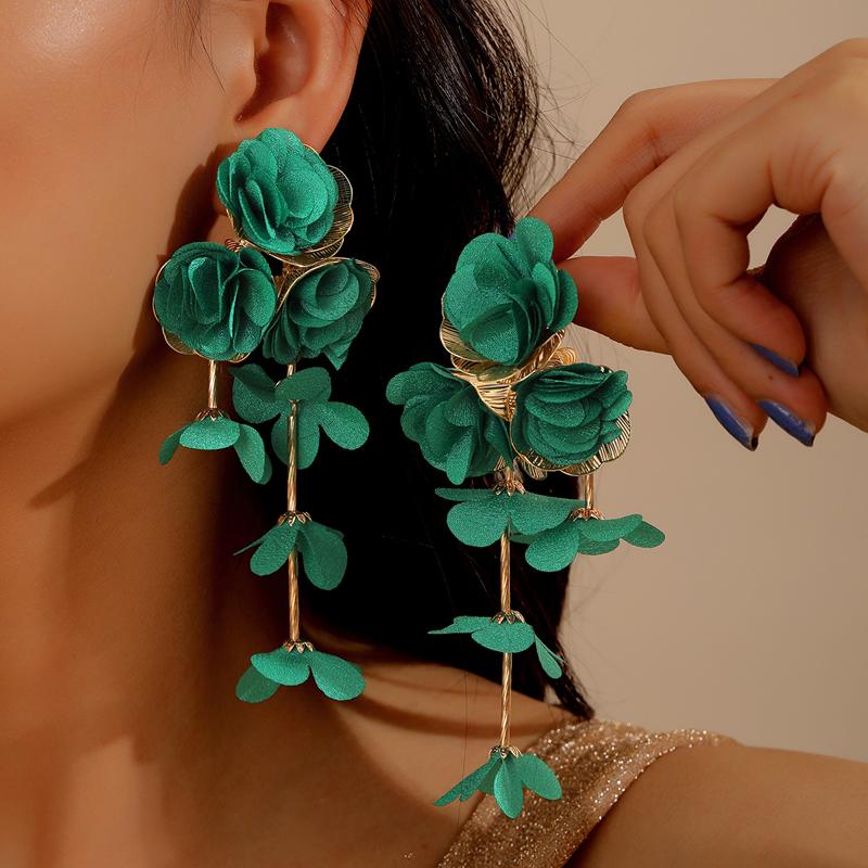 New Fashion Pink Mesh Flower Long Tassel Pendant Earrings for Women Elegant Metal Petals Romantic Earring Beach Vacation Zircon