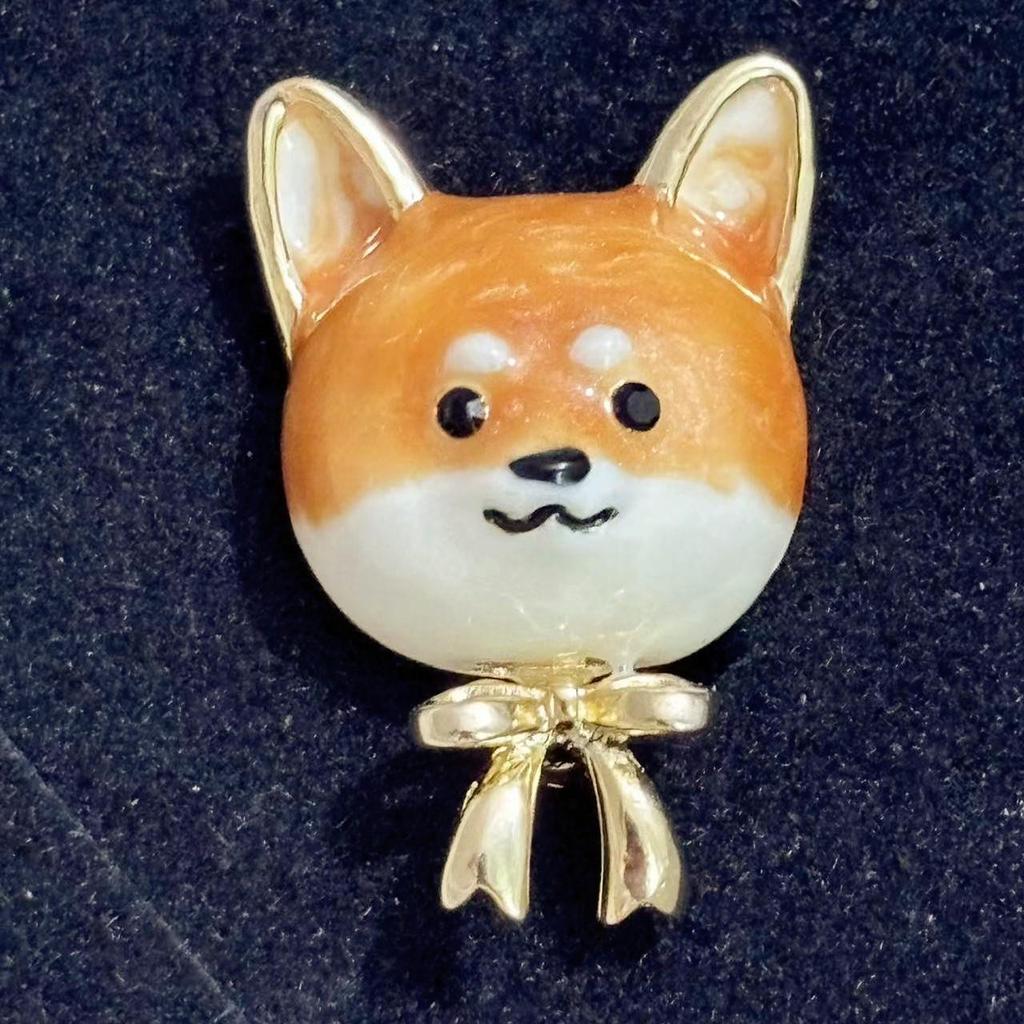 Brož žlutý Shiba Inu pozlacená: Unisex roztomilá zvířátková brož na obleky a doplňky (Sada 24)