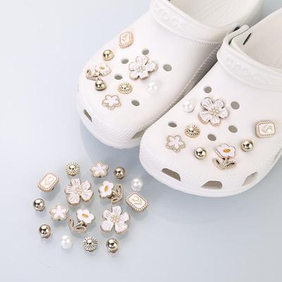 Chrysanthemum Buckle Flower Cross Hole Shoe Accessory - DIY Detachable Single Piece