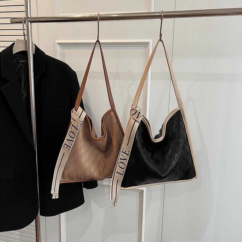 Single Shoulder Armpit Bag for Women  Soft Bucket Bag  Large Capacity  Leisure Traveler  New  Autumn and Winter