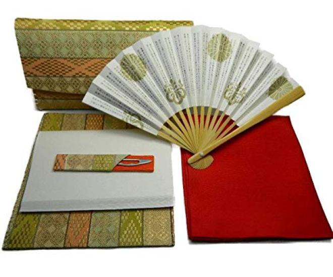 

Набор из 6 предметов для начинающих чайную церемонию. Включает красную фукусу (ткань) и тройной (Мамичи) Фукуса в стиле Урасэнкэ. Трехстворчатый, антикварный