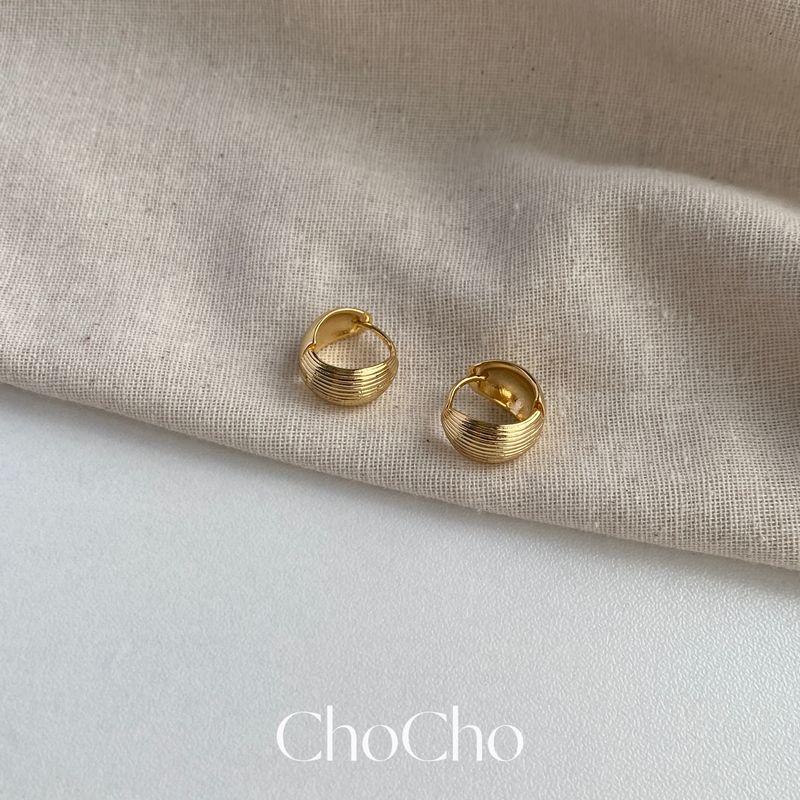 

Small Korean Blogger Elegant Ins Ear Studs Shell Golden Ear Deduction