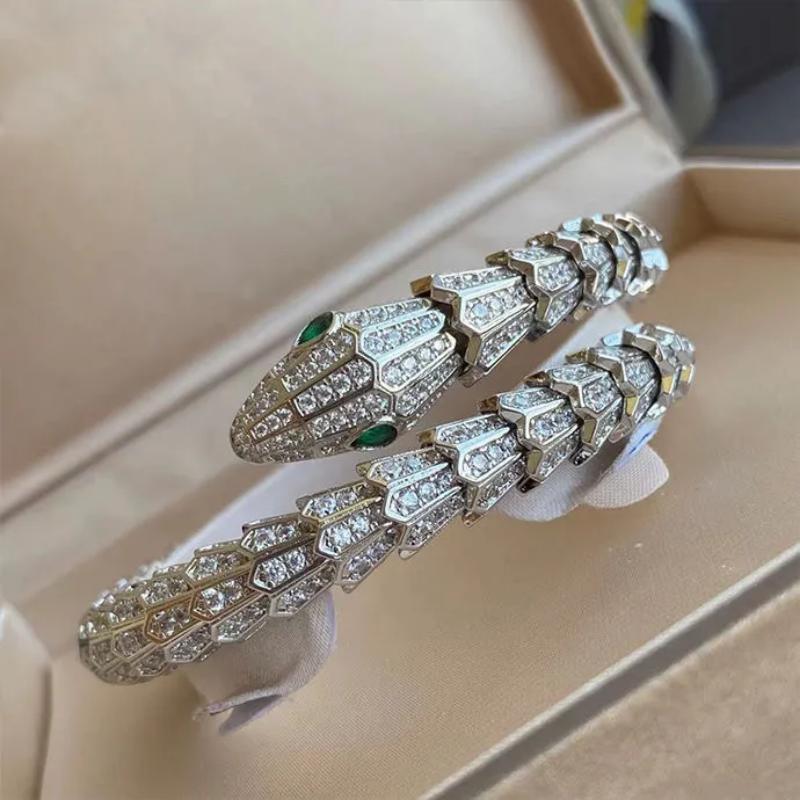 Prosta i wykwintna bransoletka dla przyjaciółki w kształcie węża