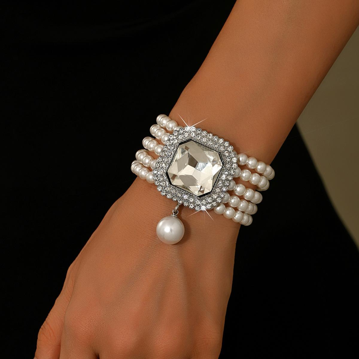Стильный Роскошный Многослойный Браслет из Имитации Жемчуга и Геометрических Кристаллов Браслет