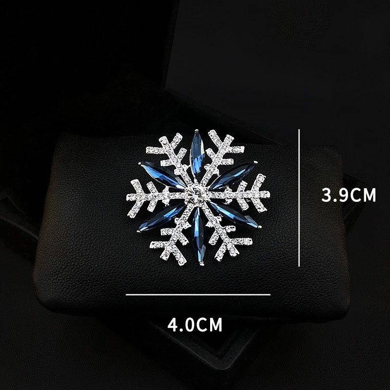 Snowflake Brooch - High-end, Niche, Premium Rhinestone Corsage, Scarf Clasp, Clothing Accessory, High-end Pin