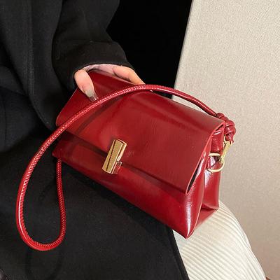 Üst Sınıf Patent Deri Parlak Doku Omuz Çantası Moda Kırmızı Basit Düz Küçük Kare Çanta Kadın Yeni Pop Çapraz Çanta