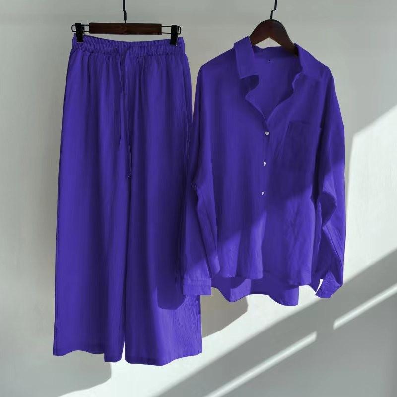 Completo estivo da donna in camicetta e pantaloni casual a due pezzi