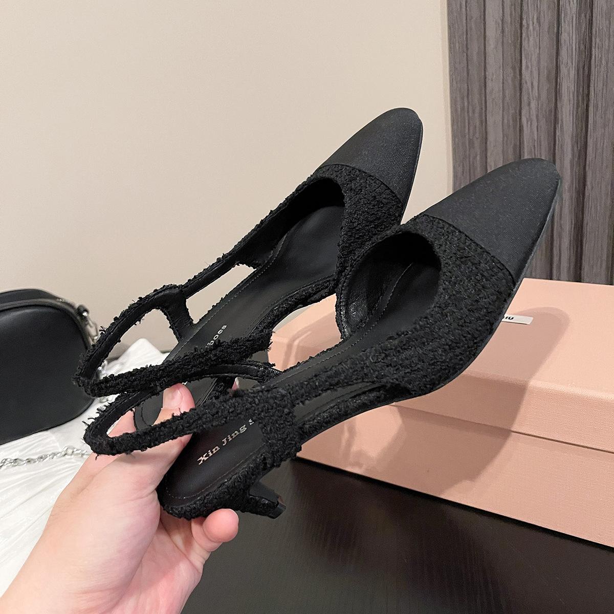 

937-1 Xiaoxiangfeng splicing medium heel women s shoes woven bag head rear empty square head thick heel sandals cloth surface French breathable 35 чёрный