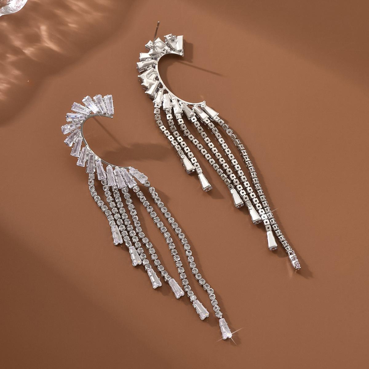 Luxury Tassel Ultra-Flash Zircon Rhinestone Long Earrings for Women - Fashionable and Elegant серебряный
