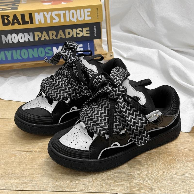 

Black White Mixed Colors Couple Casual Sneakers Novelly Reflective Thick Sole Lace-Up Walking Shoes Breathable Women Men Shoes 35