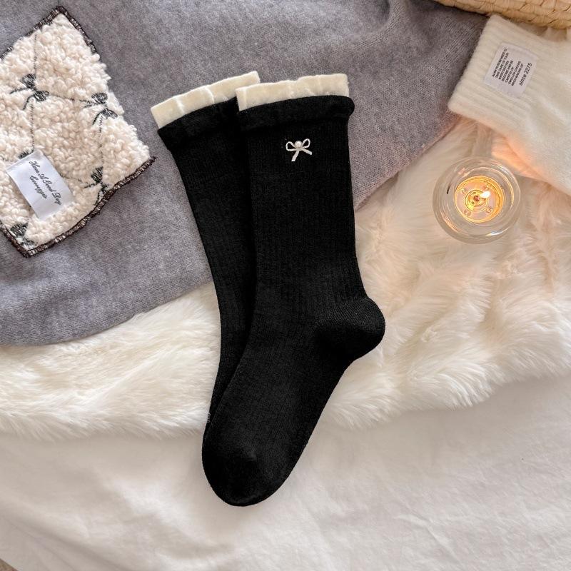 Fall/Winter Cashmere Socks for Ladies - Double Round Collar Contrasting Color Mid-Calf Socks with Pearl Butterfly Knot Embroidery and Layered Design