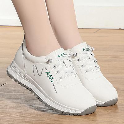 Sapatos esportivos antiderrapantes para primavera e outono, calçados brancos com cadarço para mulheres, sapatos casuais de couro com sola macia