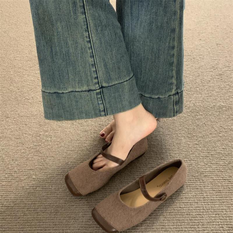 Retro late evening wind versatile Mary Jane shoes 2025 autumn new square head Korean version flat-bottomed small fragrant wind shallow mouth sin