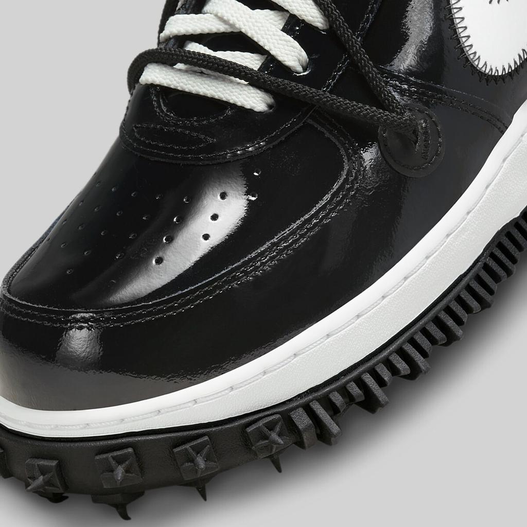 DR0500-001 Bianco Sporco Una Nike Air Force 1 Mid Sheed  (Uomini)