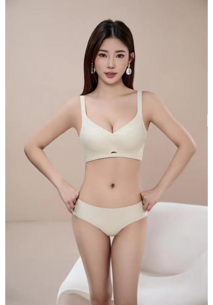 Medium Thickness Wireless Smooth Surface Bra for Small Bust Enhancement - Soft, Breathable, Antibacterial, Pure Color, Versatile Design