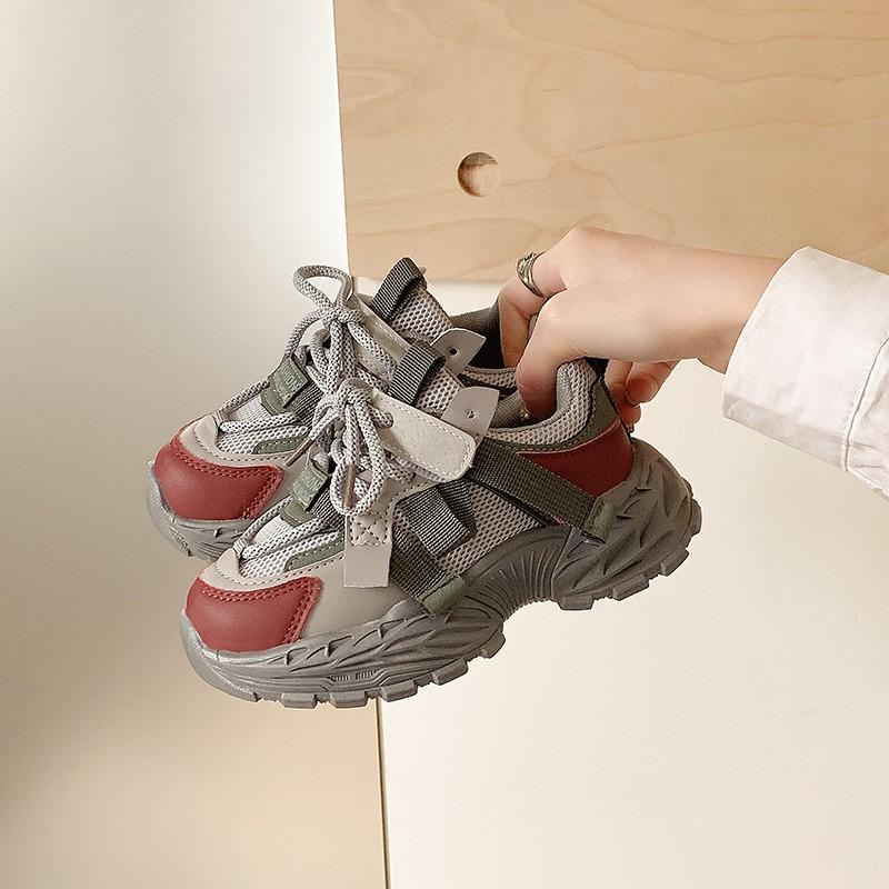 

Детские кроссовки сетчатые дышащие модные для мальчиков девочек спортивная обувь толстая мягкая подошва 2025 модные детские кроссовки для бега нескользящие 22 серый