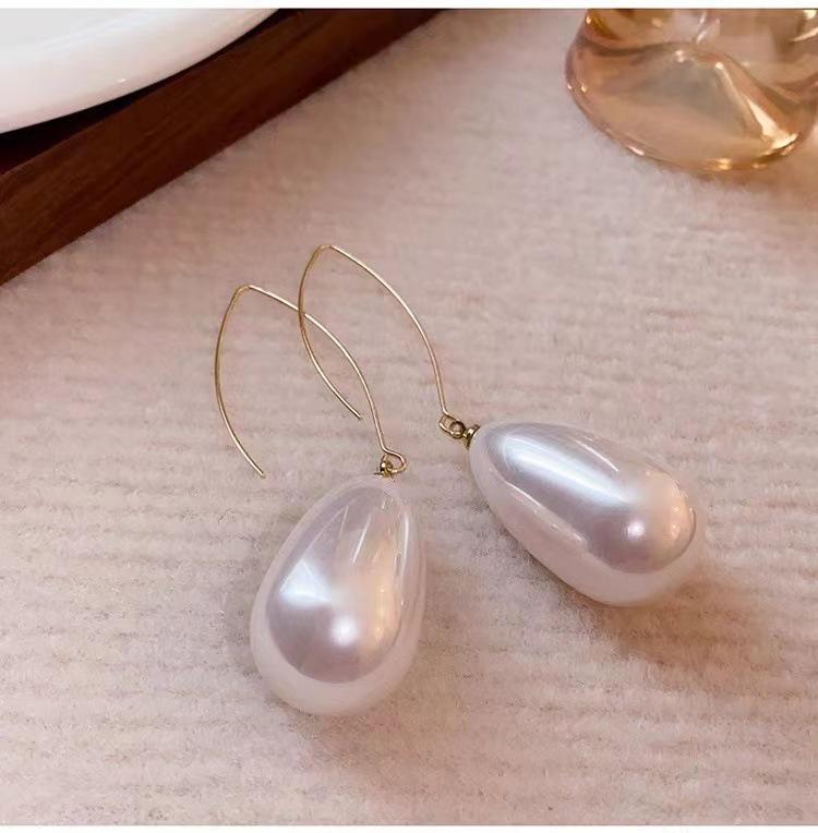 Exquisite 2023 French Minimalist Teardrop Pearl Earrings - Elegant Niche Design for Women