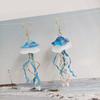 Boucles d'oreilles élégantes méduses bleues faites à la main, artisanat à partir de matériaux acryliques pour les sorties décontractées et les vacances à la plage, usage quotidien