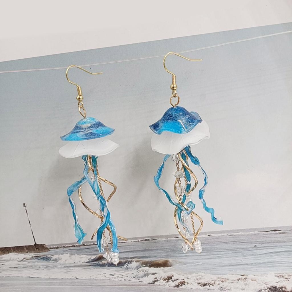 Boucles d'oreilles élégantes méduses bleues faites à la main, artisanat à partir de matériaux acryliques pour les sorties décontractées et les vacances à la plage, usage quotidien