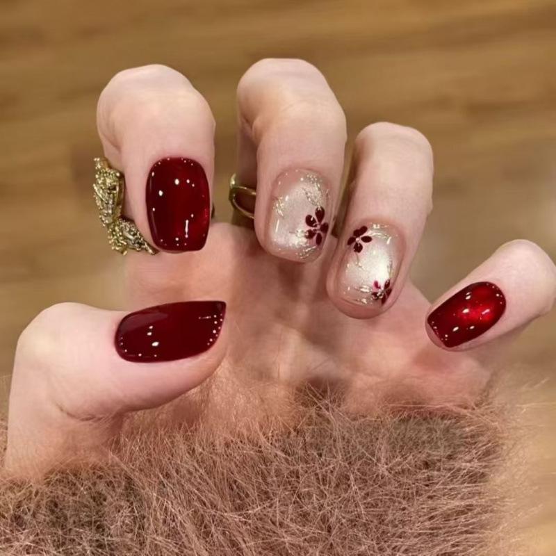 Elegant Hand-Painted Red Enamel Gilded Glass Beads Cat Eye Press-On Nails