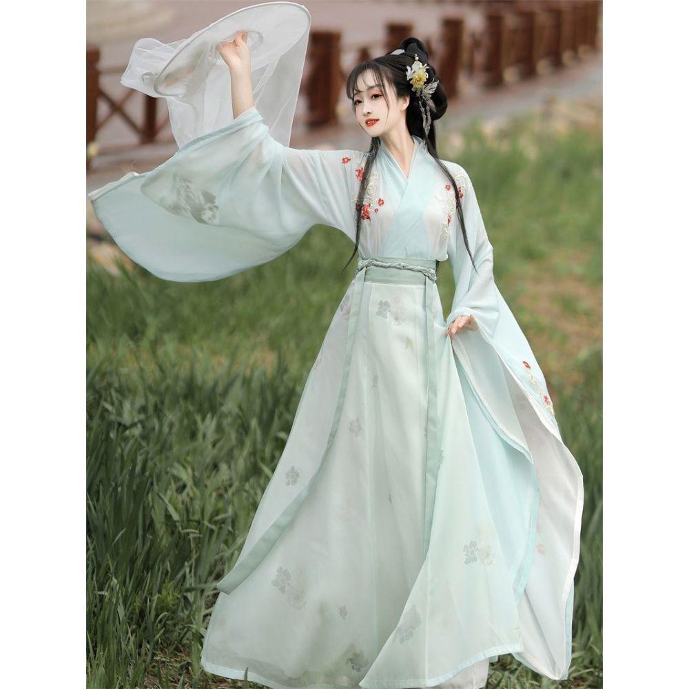 Noul costum elegant pentru femei Hanfu, în stilul dinastiei Wei și Jin din China