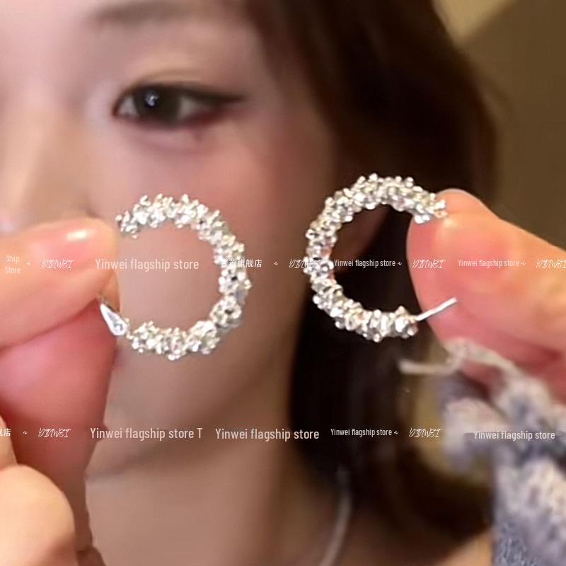 Elegante europäische und amerikanische Statement-Creolen für Damen – Luxuriöses, modisches Design für Herbst/Winter.