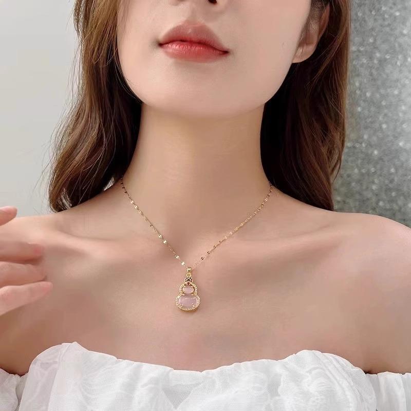 Retro new Chinese pink chalcedony gourd necklace slightly inlaid zircon versatile elegant luxury design niche collarbone chain