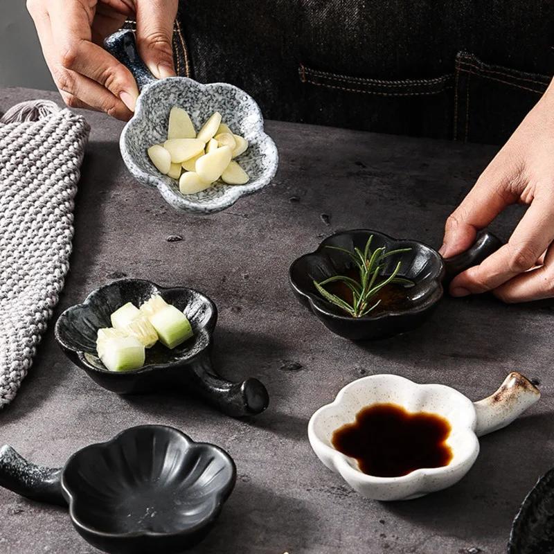 Japanese Sauce Dish Tableware  Ceramics Seasoning Small Dish Flower Shape Saucer Retro Seasoning Plate With Handle Sushi Plates
