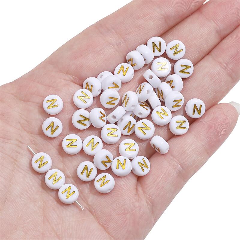 50 ks Akrylové zlaté A-Z anglické písmenkové korálky Ploché kulaté korálky s abecedou pro výrobu šperků DIY Pár Přátelství Náramek Náhrdelník