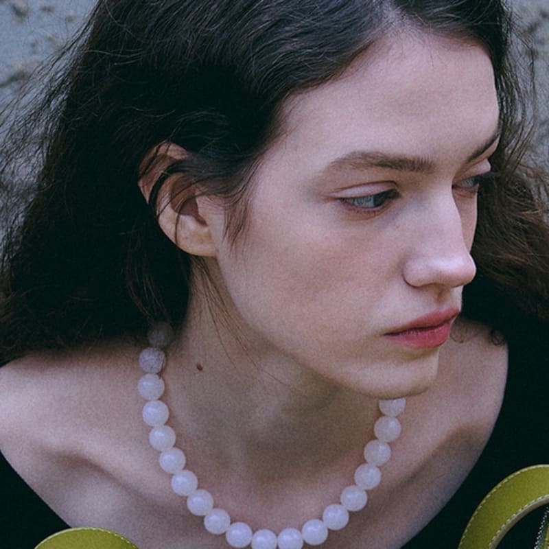 

Denu [Jiwoo Pick] Witty Boll Necklace [2 colors] white