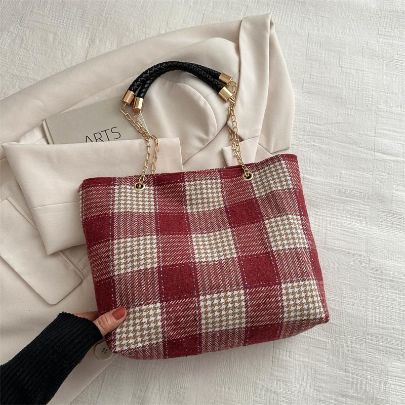 Fashionable Plaid Tote Bag For School And Daily Use With Soft Canvas Material