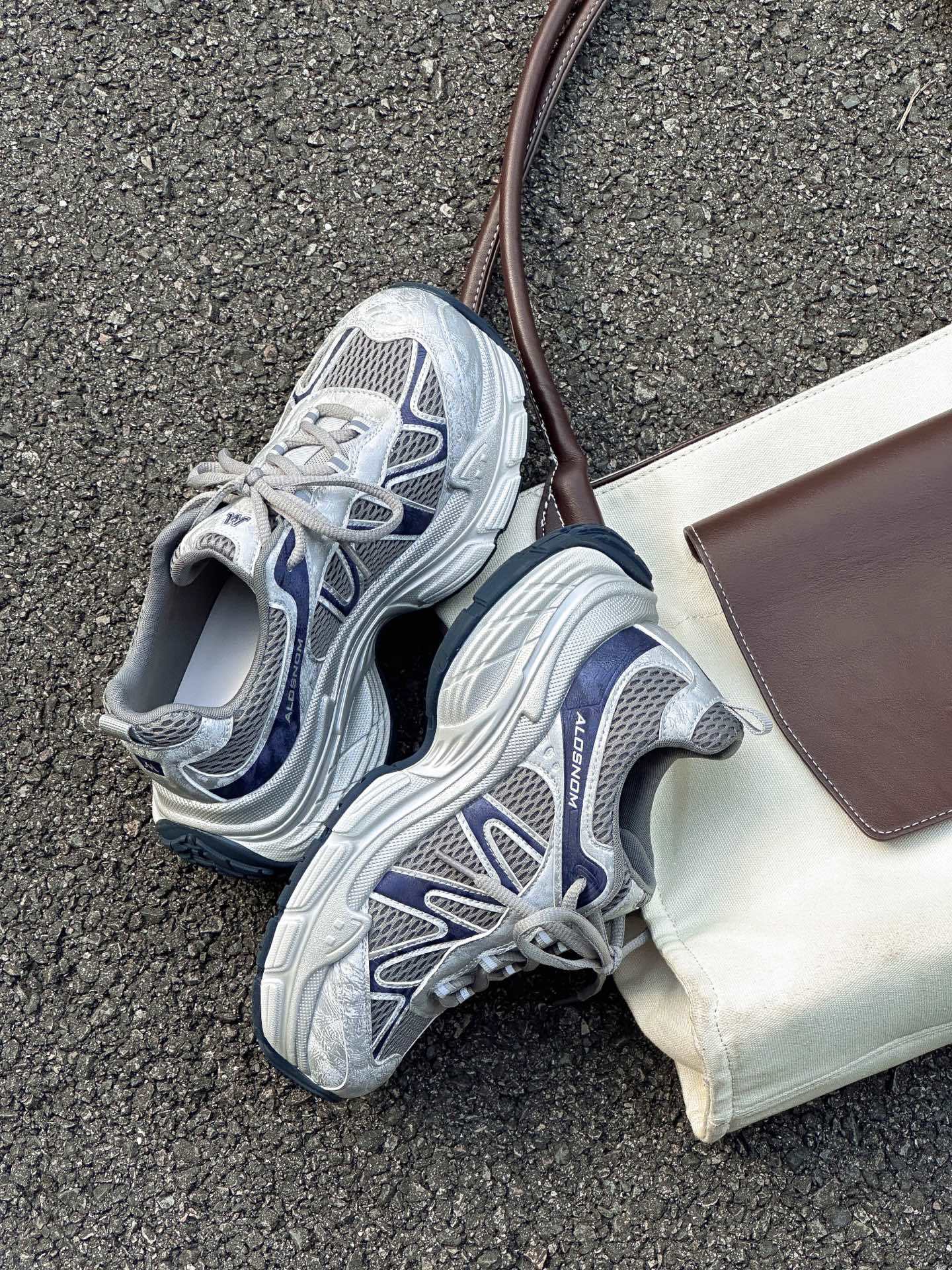 

Leather mesh breathable platform dad shoes women s autumn 2025 new comfortable and versatile casual sports shoes 35