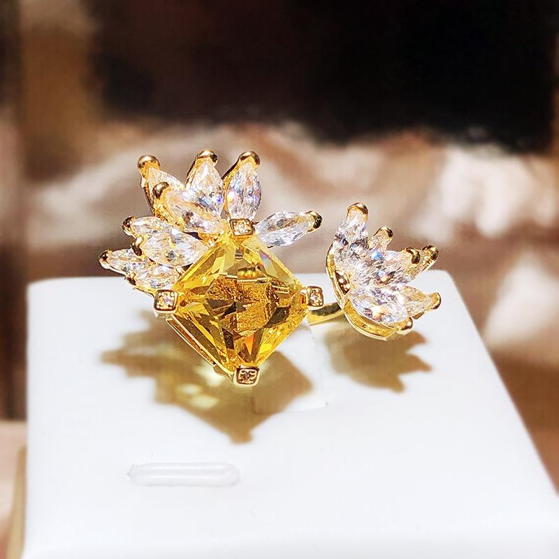 Luxury Fashion Yellow Diamond Flower Rings for Women Temperament Zircon Gold Color Adjustable Ring Elegant Wedding Party