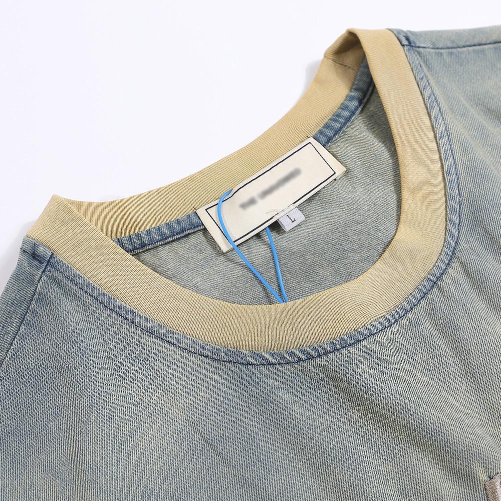 Джинсовая футболка с вышивкой букв и круглым вырезом — фото 4