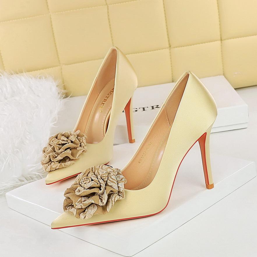 

3391-H55 Korean version of fashion banquet light luxury women s shoes high heel thin heel light mouth pointed satin flower high heel shoes 43