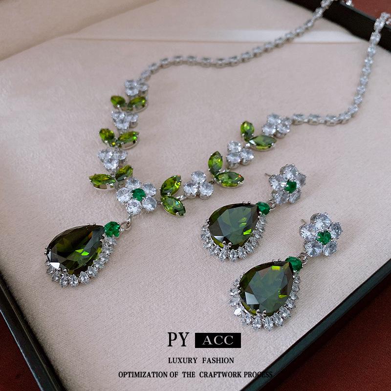 European and American Zircon Flower Teardrop Necklace: Vintage Luxury Clavicle Chain Jewelry Set