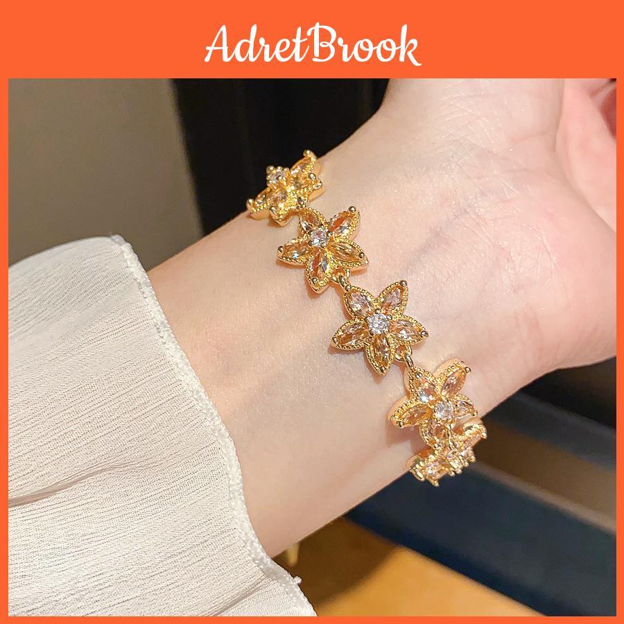 Elegant Zircon Flower Pendant Bracelet With Adjustable Chain For Womens Fashion Accessory