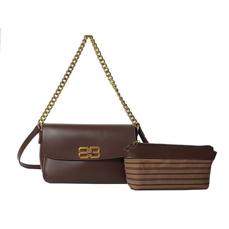 

IELGY Женская сумка-мессенджер на цепочке в стиле ретро, ​​квадратная сумка через плечо с текстурированной отделкой кофейный