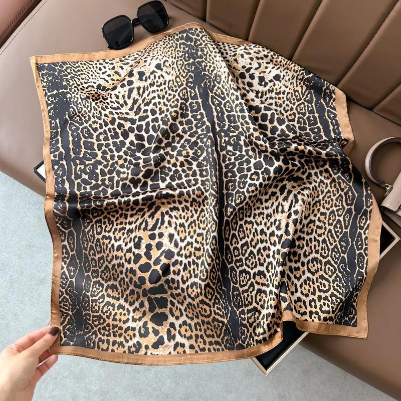 Silk scarf 71 * 71 imitation silk square scarf Korean atmosphere neck silk scarf flower pattern flower polka dot scarf