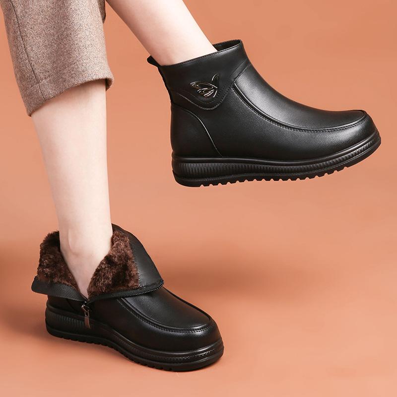 

Модные зимние женские элегантные удобные кожаные ботильоны с мягкой подошвой, толстые плюшевые теплые зимние непромокаемые нескользящие ботинки для мам 40 чёрный