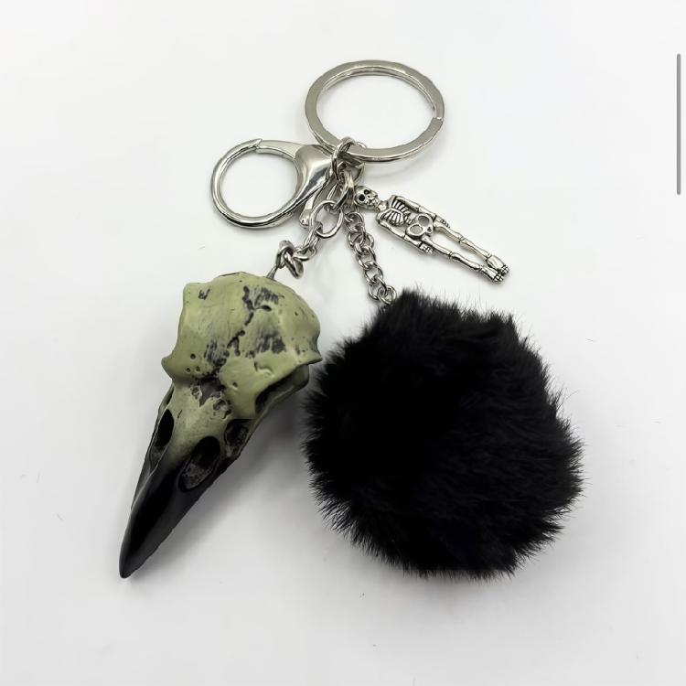 Miniatur Krähenschädel Schlüsselanhänger Gefiederter Ball Anhänger Kompakt Gotischer Schmuck Harz Hergestellter Schlüsselanhänger Für Männer Frauen Jugendliche