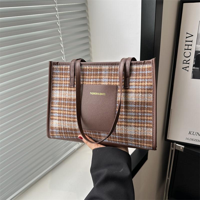 Stylish Women's Winter Shoulder Bag Trendy Korean-inspired Casual Checkered Design