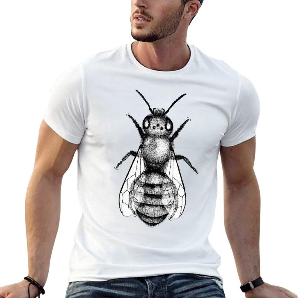 Red mason bee in black and white T-Shirt Plus Size Quick Dry Sports Tee