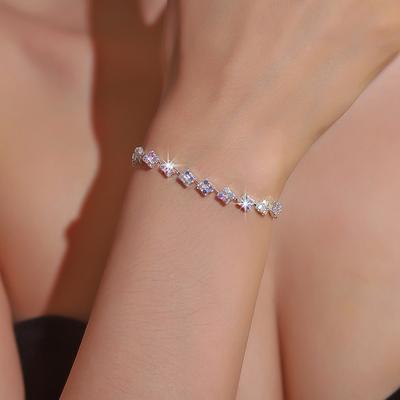 Bracciale Premium Super Flash Full Diamond da Donna Bracciale Geometrico Quadrato Piccolo di Lusso Leggero Bracciale Dolce Semplice