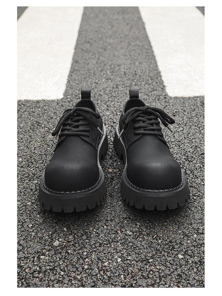 Pánské trendy boty na jaro 2024 v britském stylu, matné boty s nízkým svrškem zvyšující výšku