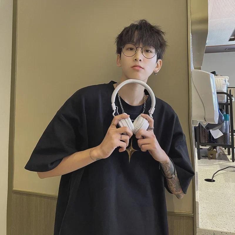 Tricou de bărbați alb cu mânecă scurtă, la modă, casual, cu croială largă, bumbac pur, stil de vară high street.